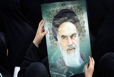 امام خمینی و تنگه های احد انقلاب